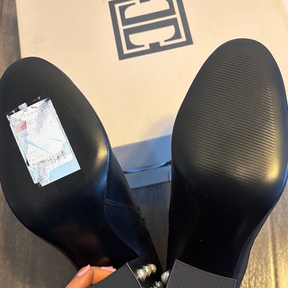 BRAND NEW Black Studded Ankle Boots Size 8 - Picture 6 of 7